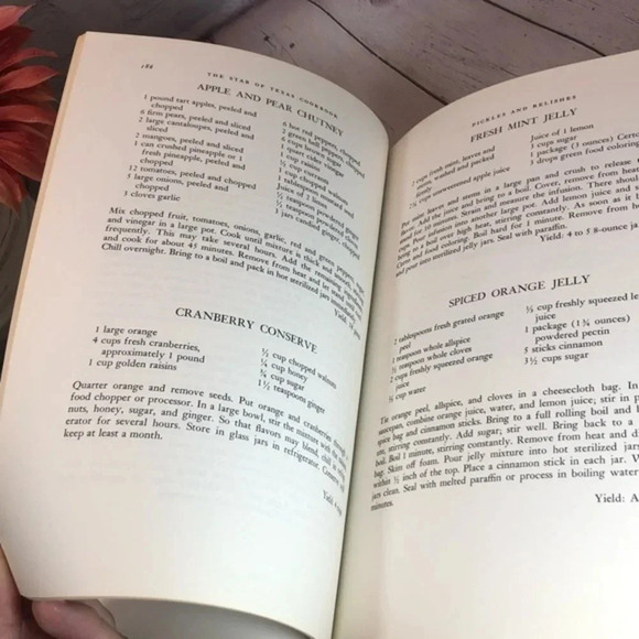 Vintage 1983 THE STAR OF TEXAS THE JUNIOR LEAGUE of HOUSTON cookbook - Picture 6 of 10